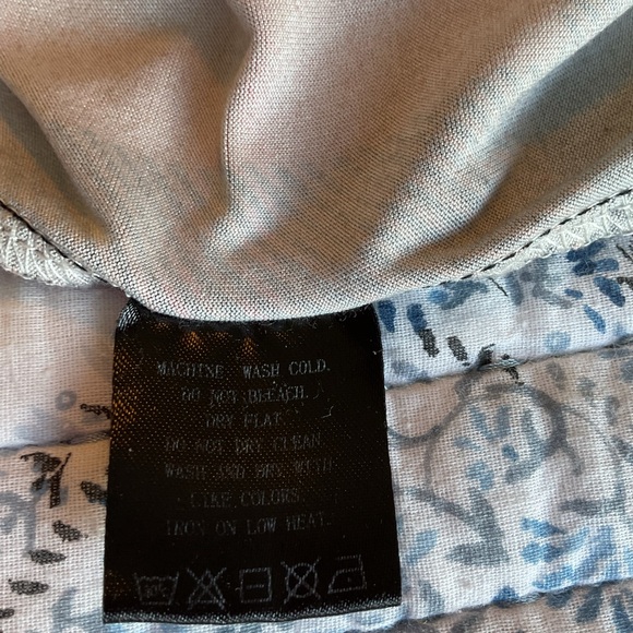 Stretchy soft Buffalo check tunic with lace trim. Size XL - Picture 2 of 6